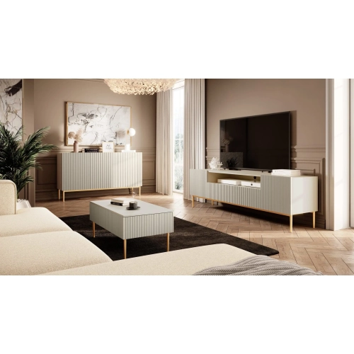 Komoda Nicole 150 cm trzydrzwiowa z ryflowanym frontem - kaszmir / złote nóżki